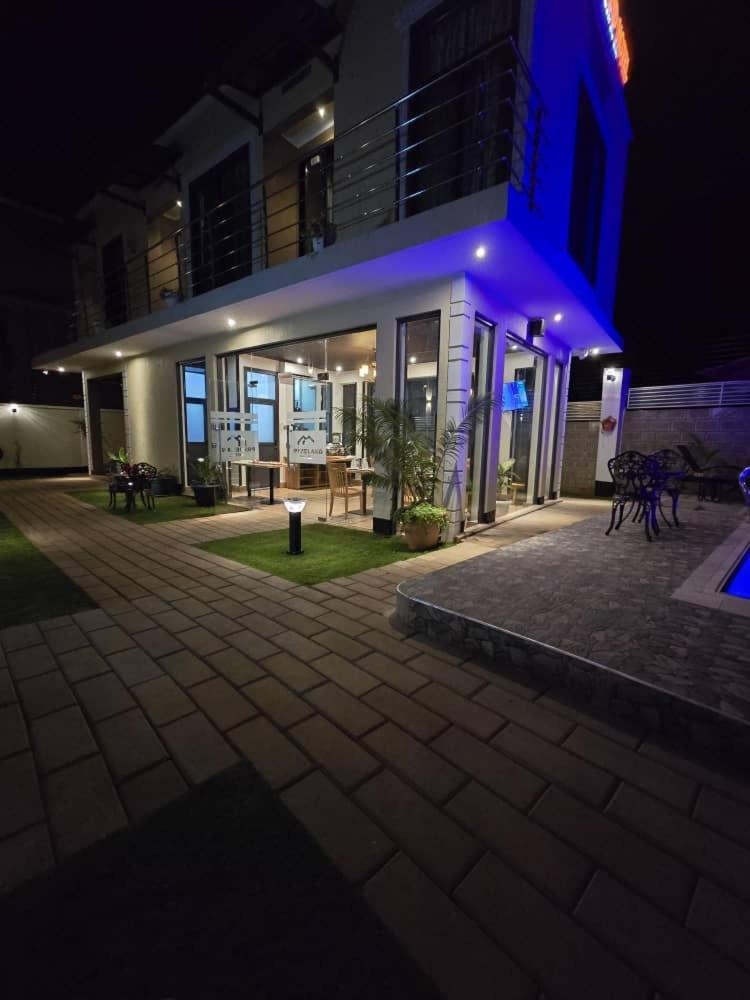 Primeland Hotel Моші Екстер'єр фото